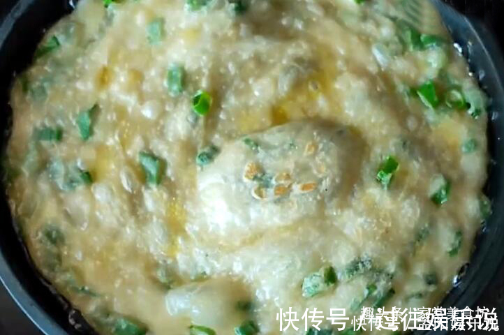 烙饼时,很多人都忽略这一步,难怪大饼不鼓起没层次还很硬