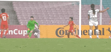 以身挡球|切记：中国女足王晓雪的2次以身挡球，只要稍不专业，都是点球