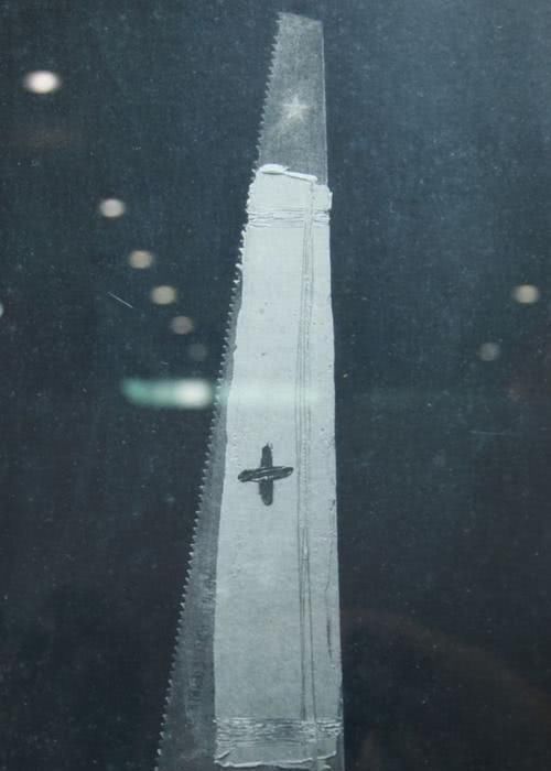 冷军画了把锯子卖50万,网友不懂,专家:放大十倍,看他刻了啥