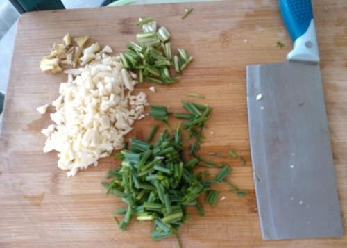  我家|我家南瓜从不炖汤，一把香葱撒进锅，又软又香，比大鱼大肉美味