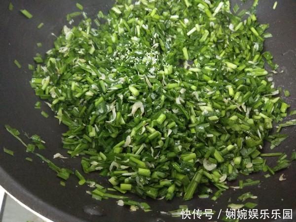 韭菜和这菜一起炒，孩子要多吃，促骨骼发育长得高，比喝牛奶强