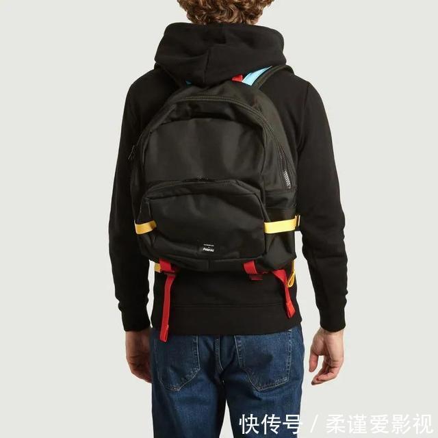 公开|总价值六万的背包里都放了些啥？差评同事背包大公开
