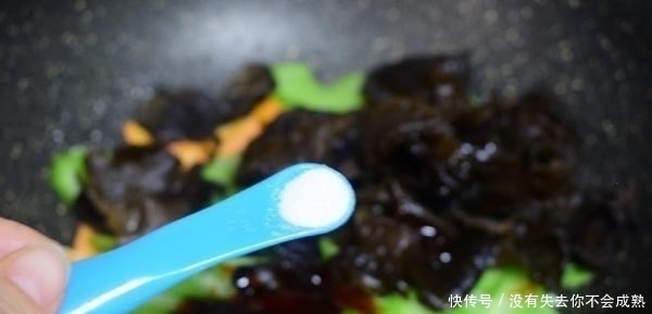 正月十五元宵节,3道“巧搭配”的素菜小炒,照着做待客不发愁