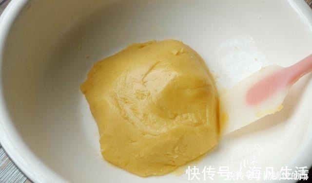 一口酥,做法简单无难度,外酥里软一口一个,越吃越香,太解馋了