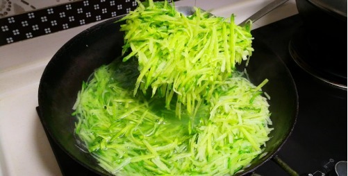 饺子|萝卜饺子怎么调馅最好吃?教你小秘诀,比肉饺子香,比三鲜饺子鲜