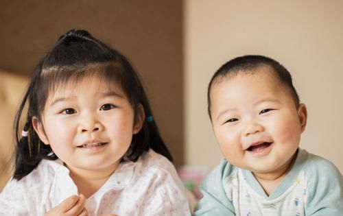 共鸣|“生了二胎后,内心充满歉疚”宝妈深夜发圈,引发宝妈群体共鸣