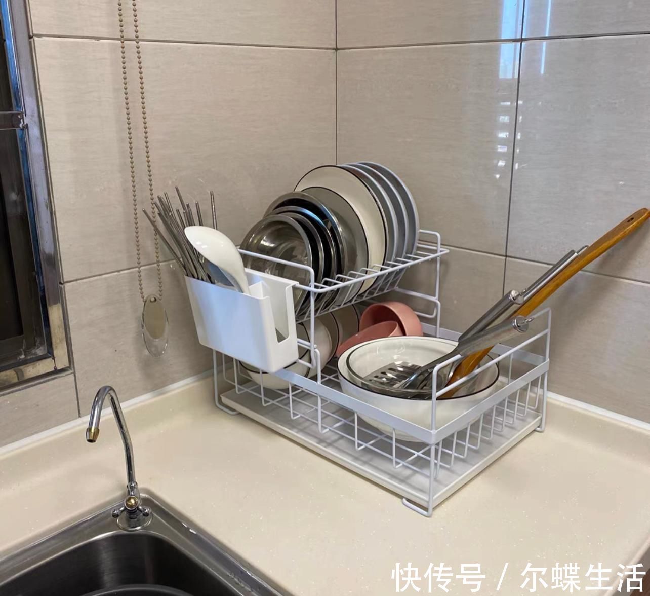 灶台|原来不懂，厨房瓶瓶罐罐堆灶台！其实早该这样弄，干干净净又高级