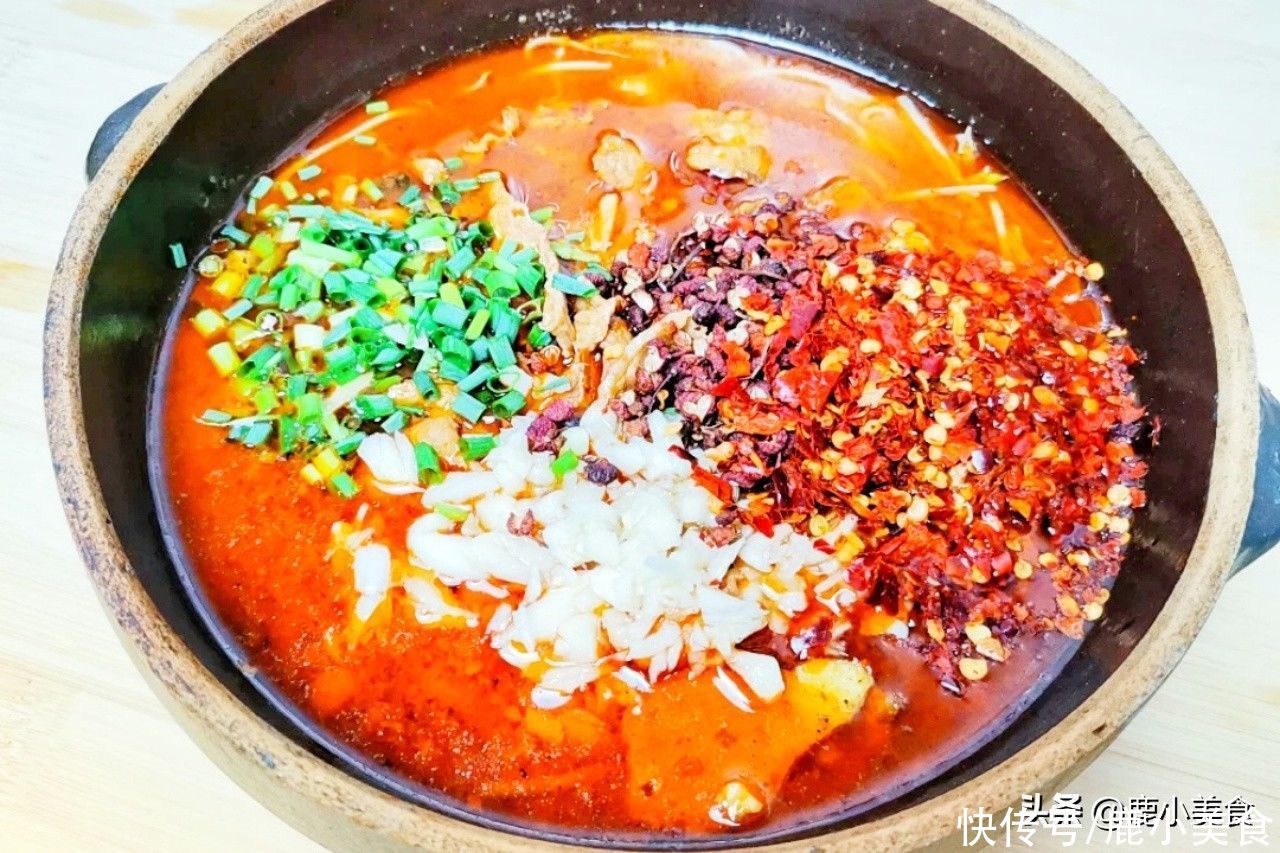 麻辣酱汤|水煮肉片的美味诀窍,掌握“4个技巧”,肉片麻辣鲜香,嫩滑入味