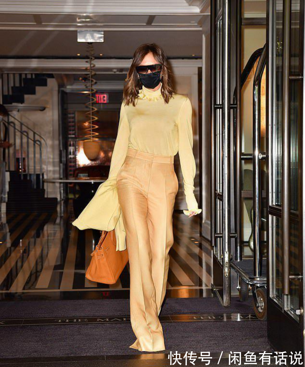 裤脚|贝嫂为显高也不容易,163身高穿“扫地裤”,还得踩20厘米高鞋跟