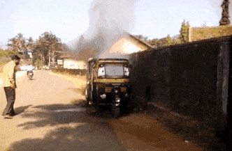 |爆笑段子:大哥这是保龄球不是手榴弹啊