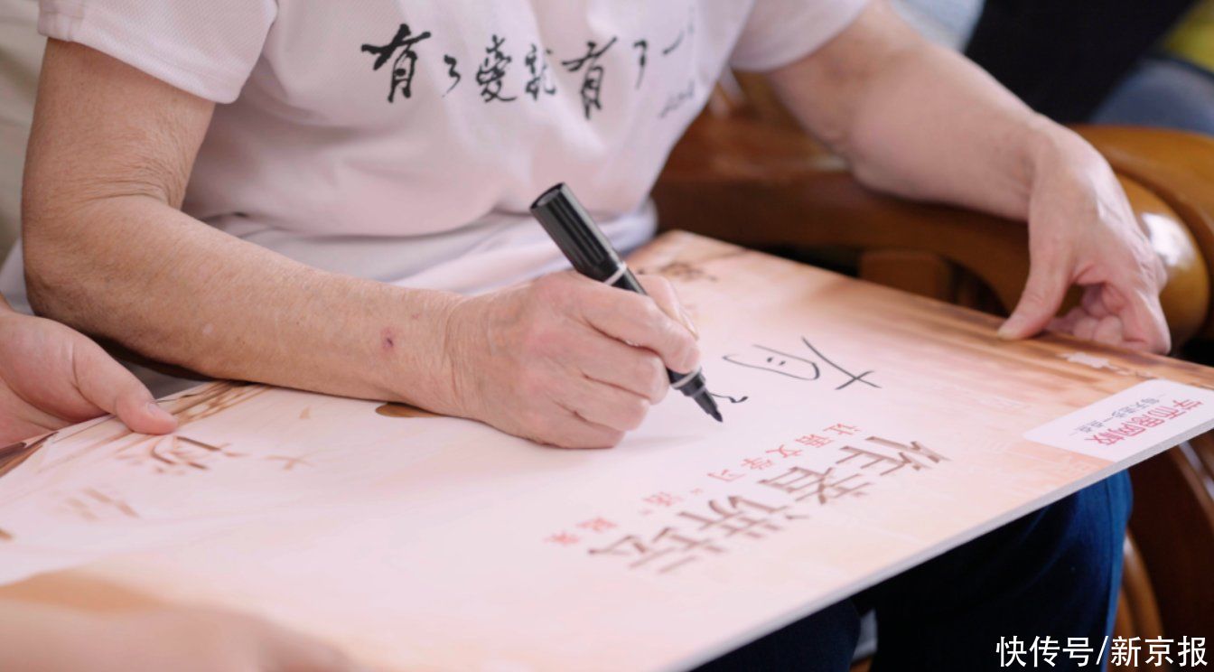 女扮男装|专访｜吴青：冰心的爱是博爱，是爱世界上所有的人