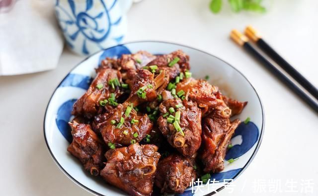 夏天,猪肉牛肉都不如它,便宜又好吃,简单炖一锅,花不了几个钱
