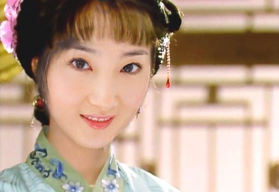 鲍二家|红楼梦平儿被王熙凤打骂后，宝玉为何让袭人帮她换2件衣服