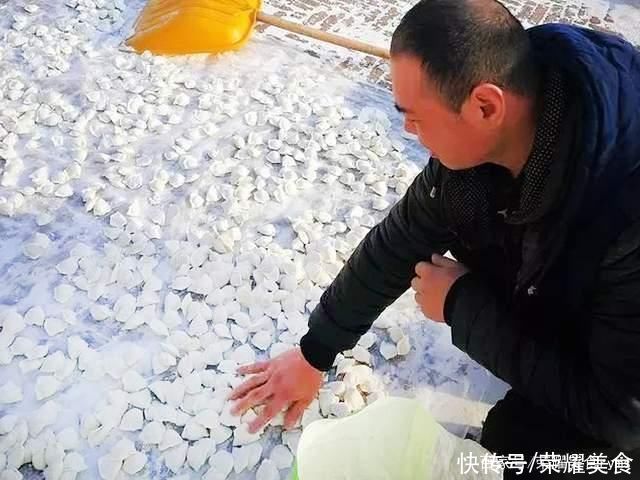 奇妙|“满地”尽是冻饺子，南方人表示对北方很羡慕和好奇，北方真奇妙