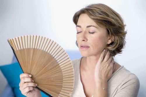 身体|中年女性渐入更年期，一般会持续多长时间？怎样提高身体激素？