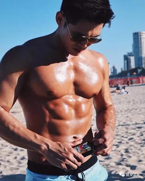 慕不慕|185cm肌肉教练“浴室照”爆火,倒三角身材公狗腰也太撩了吧……