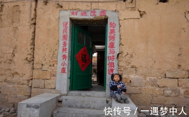 祖辈&古语:“人过五代另起坟,房过三代必走人”,啥意思?有道理吗?