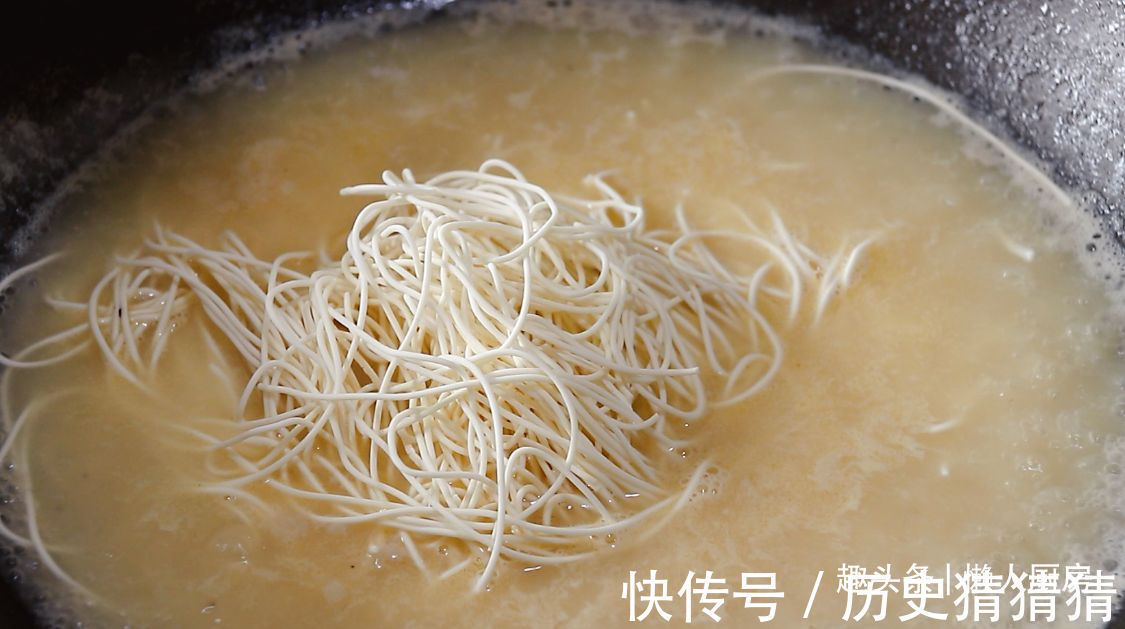 面条|立秋后，碰到这碗面条别手软，学会可以开店，好不好吃就在这碗汤