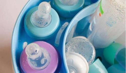 “开水烫奶瓶”省事又有效？宝妈坚持一月后，宝宝却进了医院