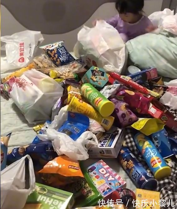 幸福|幸福来得太突然!宝爸醉酒后给女儿买零食,铺满整张床,女儿懵了