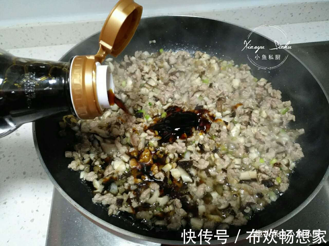 1斤糯米，2个鸡蛋，锅里一煎，喷香解馋，孩子大人吃不够