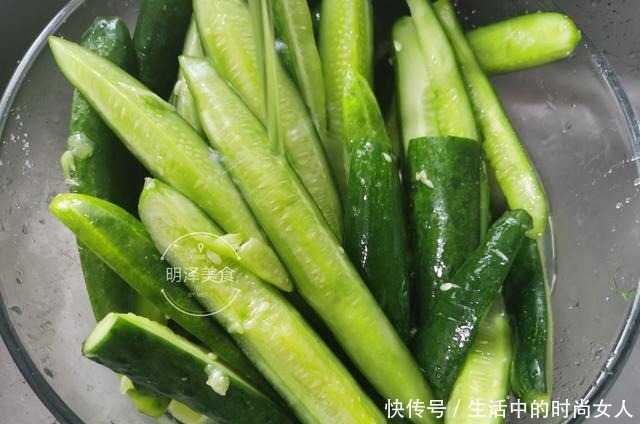 旱黄瓜|腌酸辣黄瓜时,用这种醋代替白醋,腌出的黄瓜有果香味,口感特棒