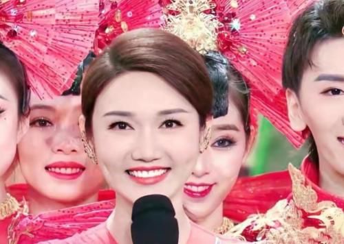 十年磨一剑，央视新生代主持人龙洋，凭什么接替董卿？