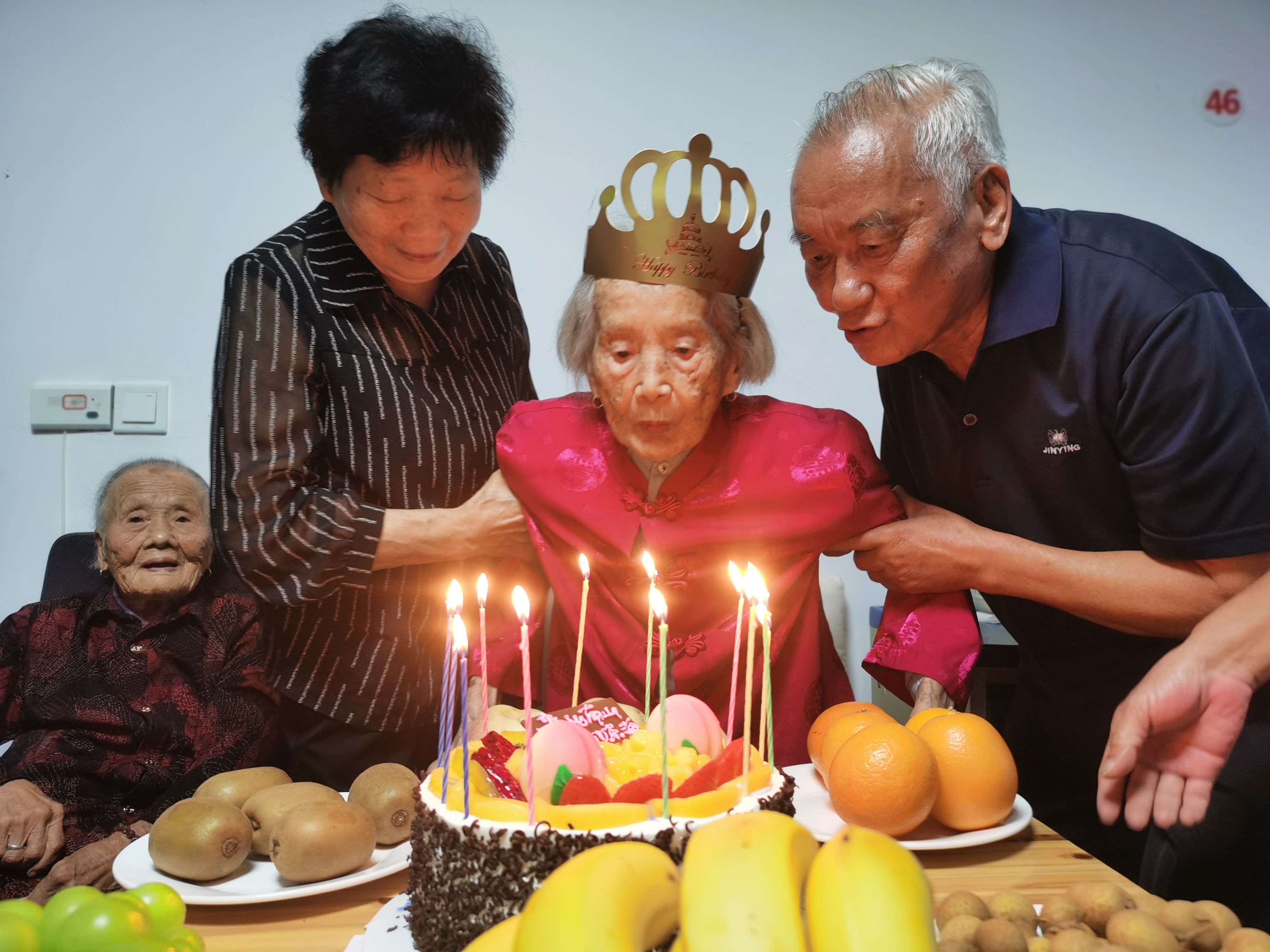 林伟|111岁，台州最长寿老人是温岭人！喜欢喝白酒，能大口吃肉，还爱吃炒豆