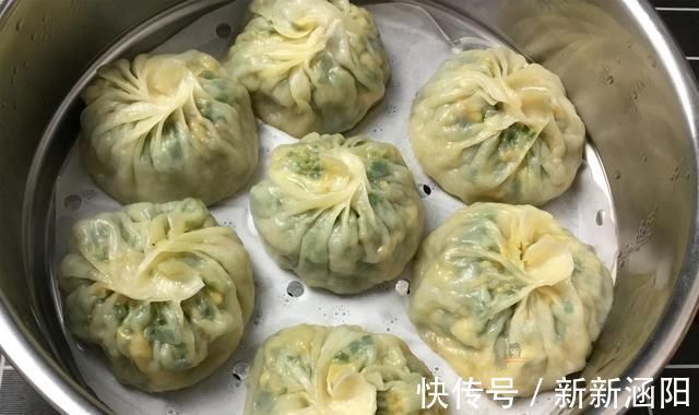 韭菜包子|韭菜包子馅不发黑有窍门,教你一招,做出来皮薄大馅好吃还好看