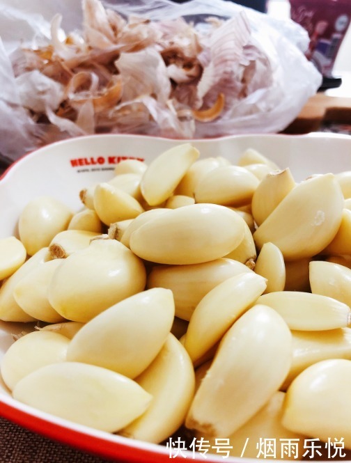 泡腊八蒜,直接加醋就错了,牢记2个关键,12小时就绿,酸辣脆爽