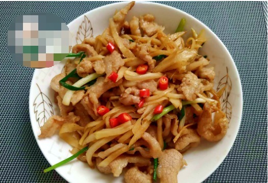 我家就越喜欢这菜，鲜香下饭，每回炒一盘，不够吃还怨我