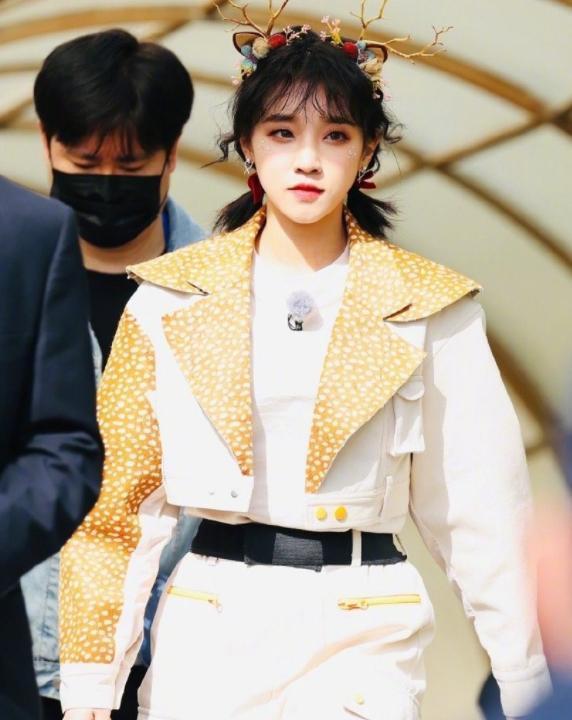 宋雨琦浓妆简直是“换脸”,《跑男》卸下厚粉底,真实颜值不可思议!