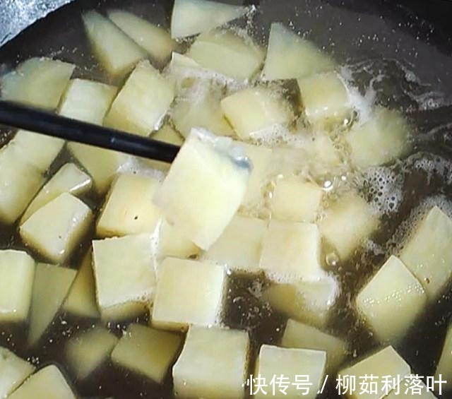 百梦|咖喱鸡肉彩色酥饼,咖喱味道浓郁,鸡肉Q弹滑嫩,一口不过瘾!