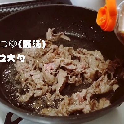 色拉油|牛肉盖浇乌冬面