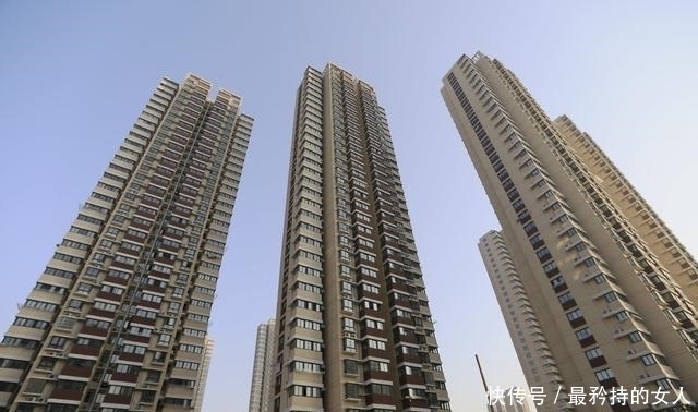 县城|到底该在市区买房还是该在县城买房呢？
