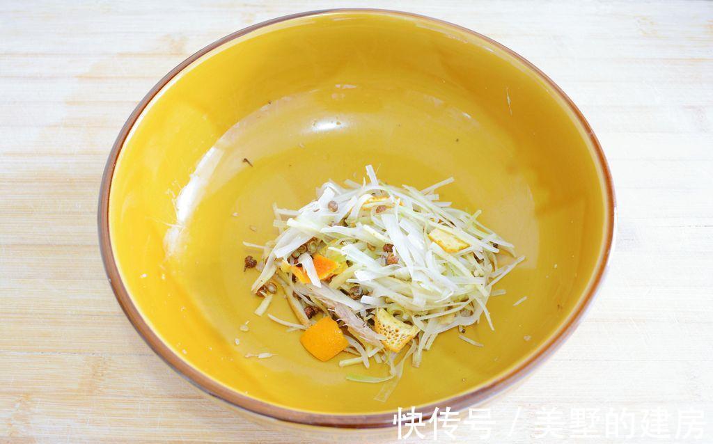 家常香煎带鱼，外酥里嫩，咬一口味道真赞，家人都爱吃