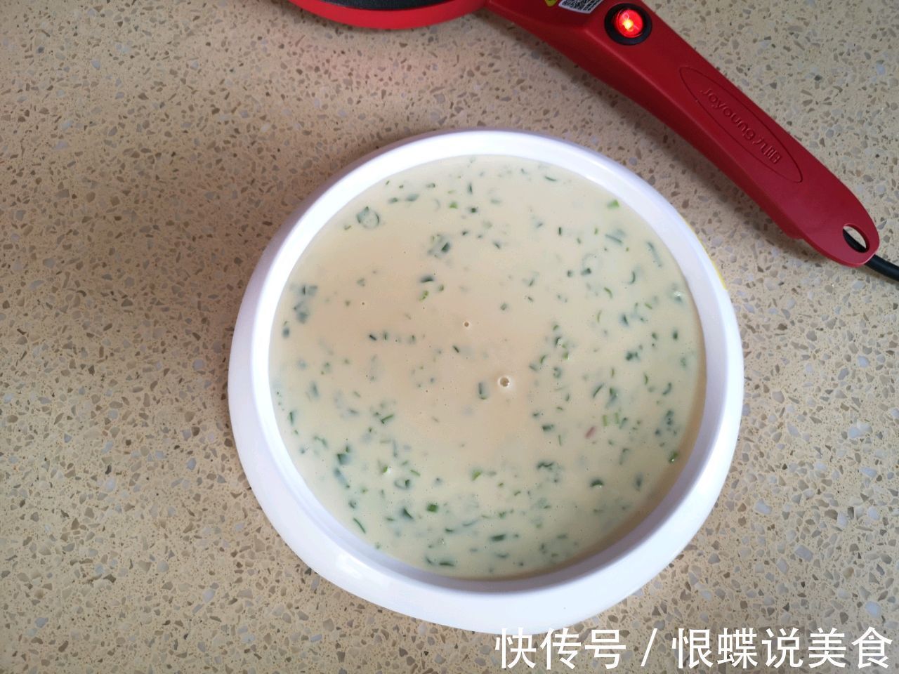 早上没时间做早饭,这个鸡蛋饼筷子搅一搅就上桌,10分钟搞定