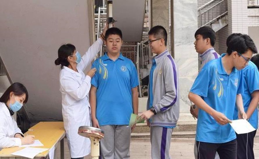 身体|这3个身体部位“短”的孩子,一般都长不高,看看你家孩子是不是