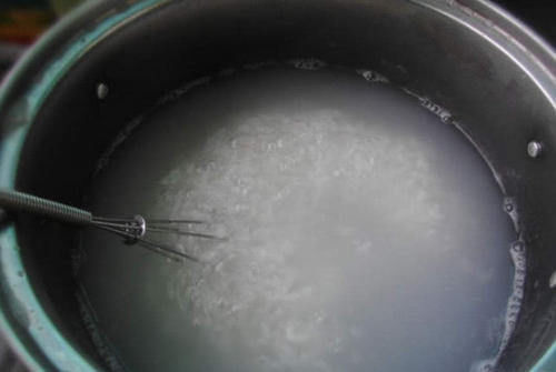 大米|煮大米饭时,先别着急加水下锅,若少了此步,难怪米不香!