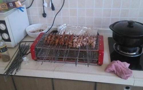 做烧烤时,其中腌制配方是关键,这样不管是烤啥都非常好吃