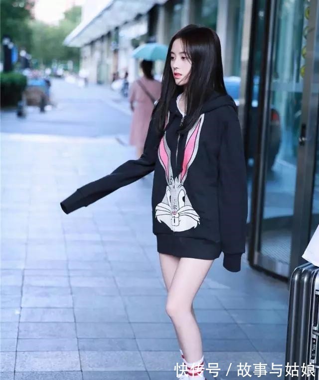 毛呢 最近流行一种风格叫“外套当短裙穿”,除了显高,还很有女人味!