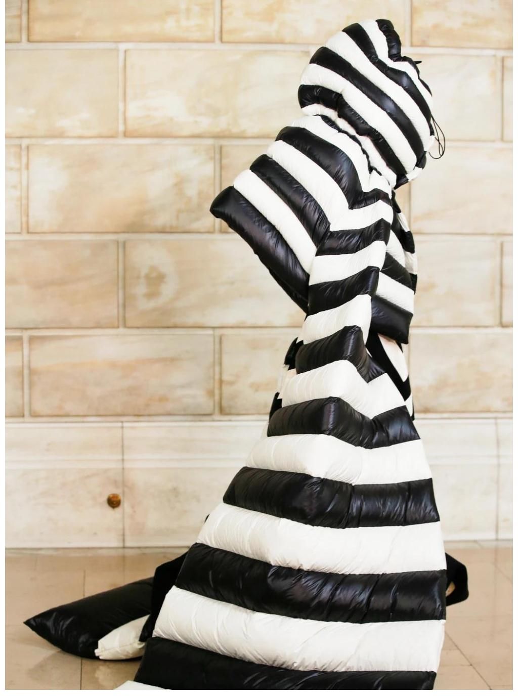 快节奏|快看！那个人好怪哦！没有啊，我觉得蛮有个性的啊！哈哈