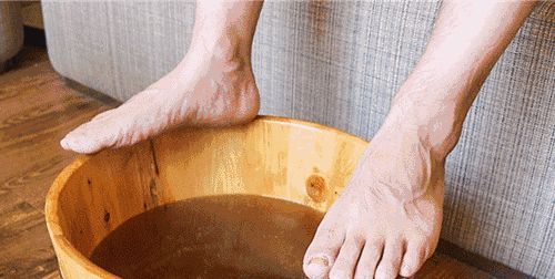 长寿老人|医生提醒:长寿的人,2件不起眼的小事是关键,不是运动、多走路