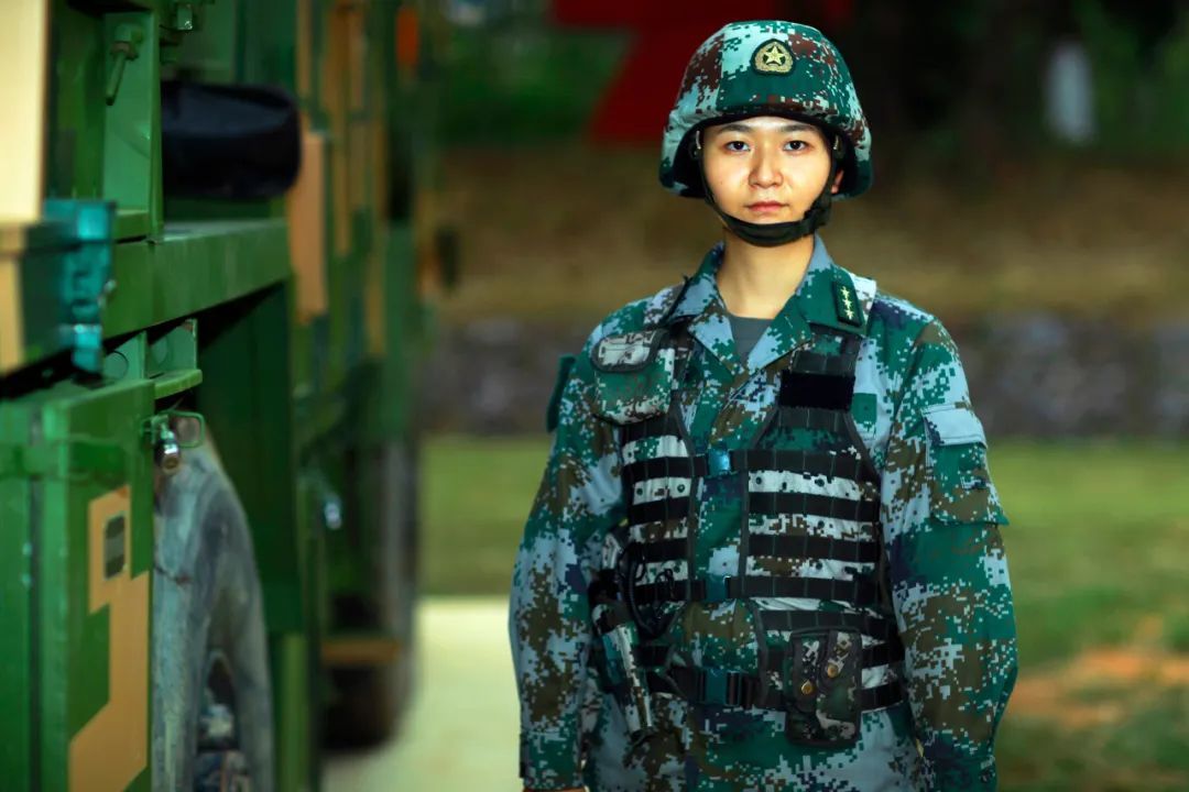 白芙塘社区人,2011年12月入伍,上尉军衔,现任31635部队52分队分队长