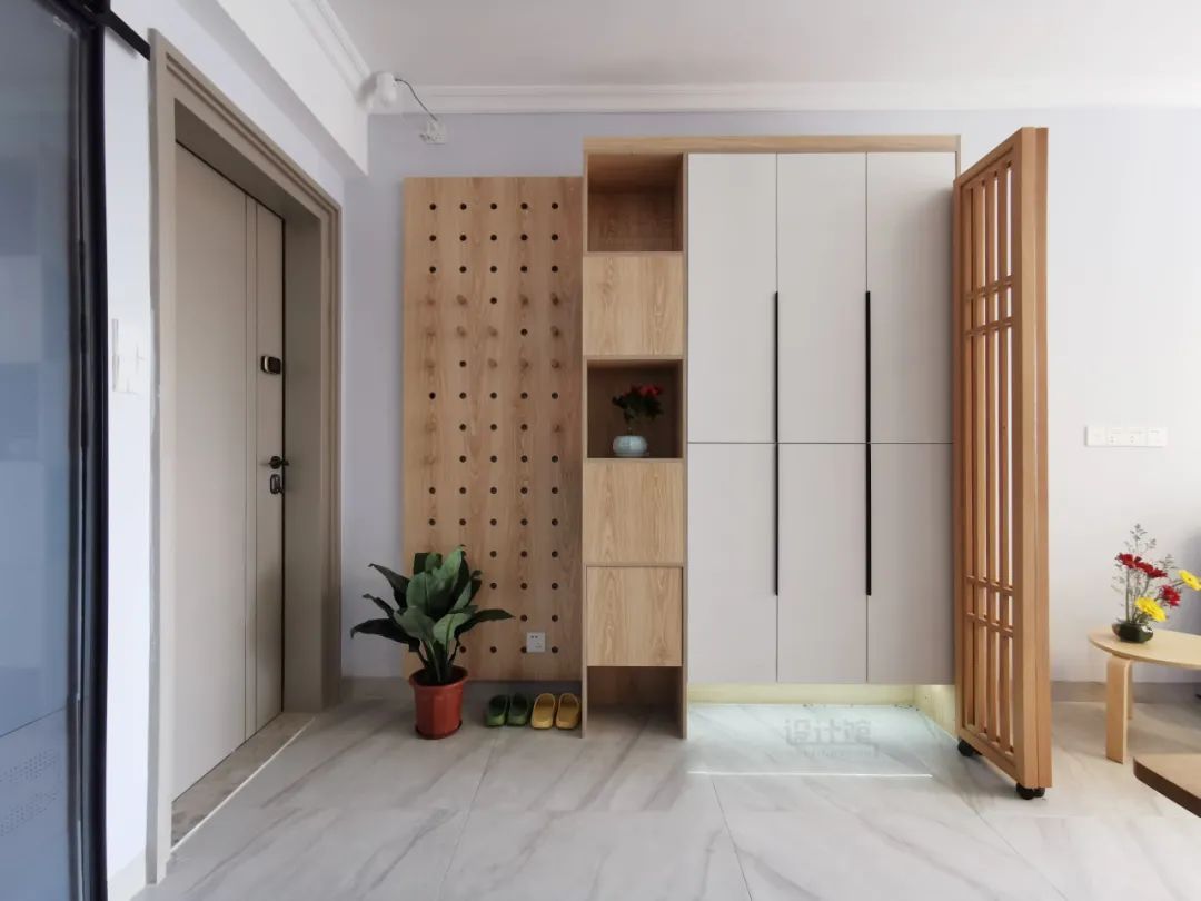 无处安放|开门就是大厅的户型,鞋柜如何摆放?客厅的私密性如何保障?