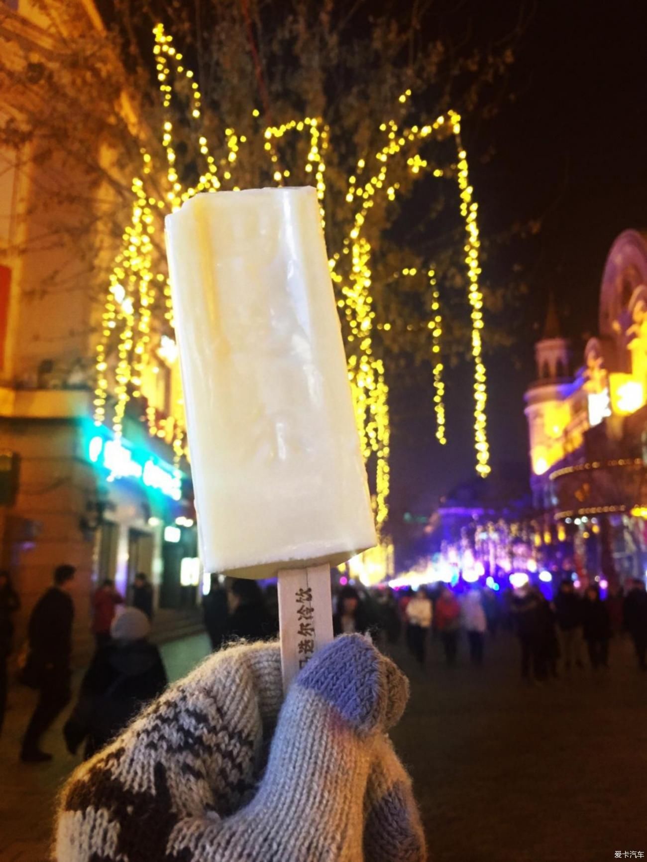 雪花漫漫洒落大地 浪漫季节体验大自然馈赠给人间的礼物-小雪花