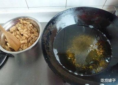 目的|天冷熬猪油，记住“放4样”，猪油雪白无腥味，放一年不会坏！