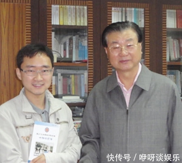 研究|他用甲骨文写高考作文,得6分却被985大学录取,如今怎样了