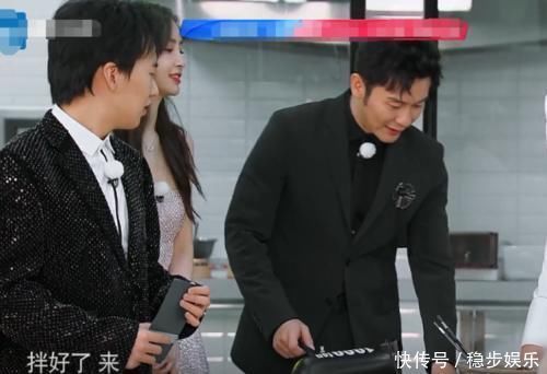 b跑男吃面条,镜头对baby一晃而过,被网友截到,真吃假吃一目了然