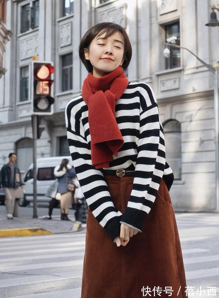 线条|女人无论年纪多大,秋天穿衣没灵感就选“毛衣”,这些技巧够你用